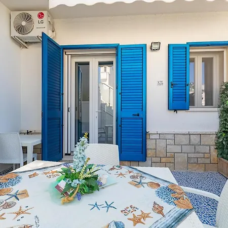 A Due Passi Dal Mare Apartment *